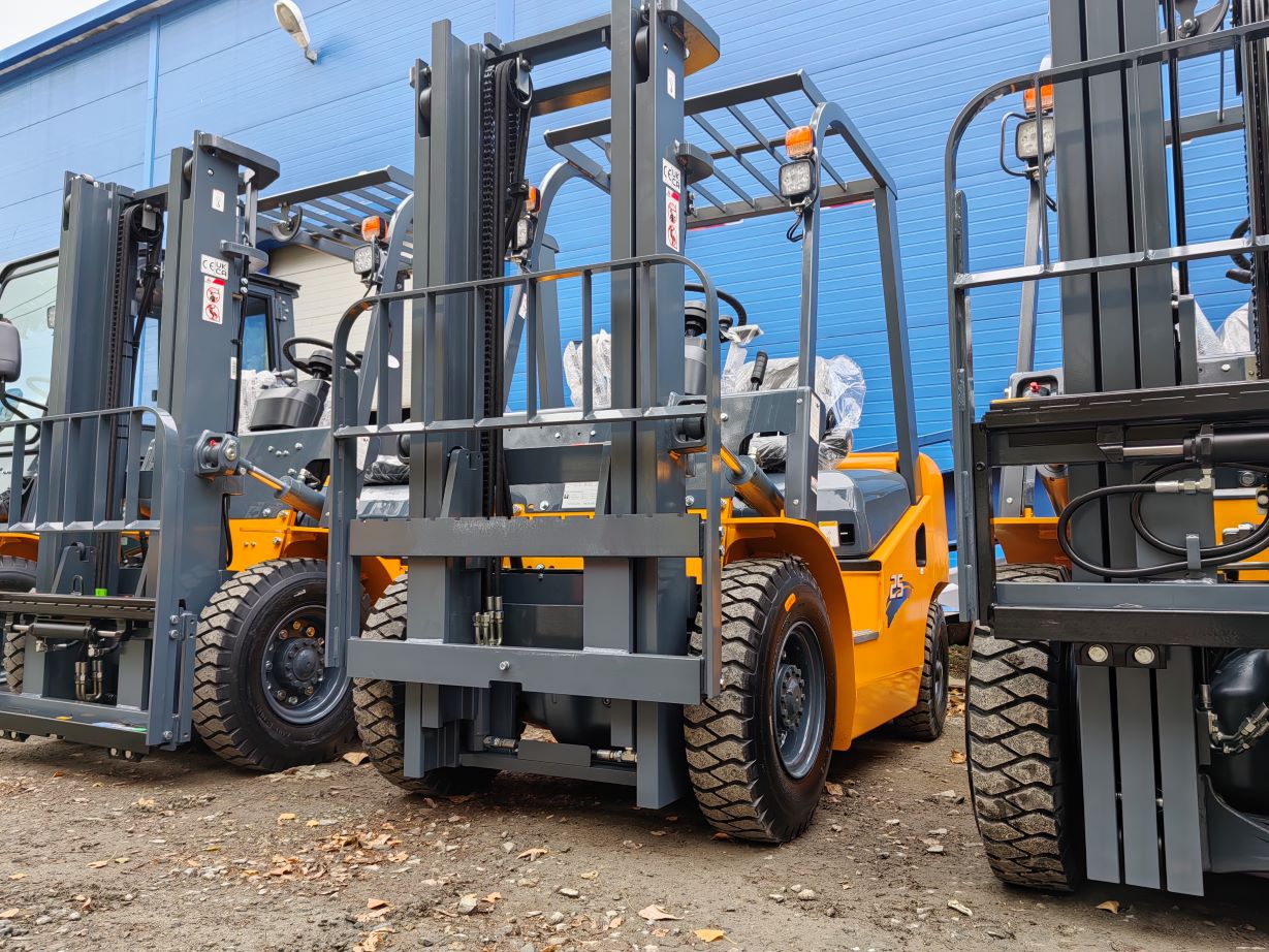Бензиновый автопогрузчик Aurora Forklift CPQD25