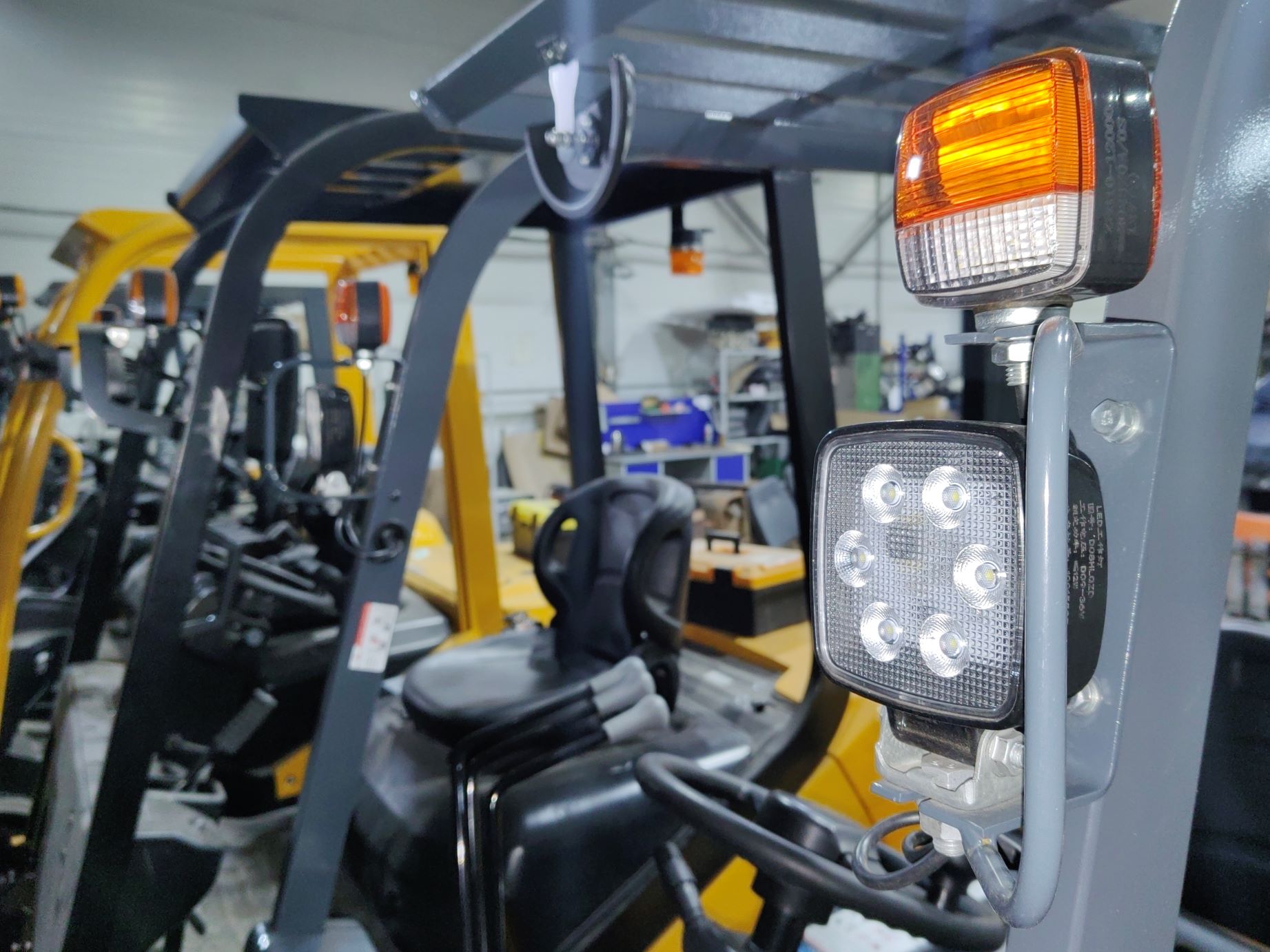 Дизeльный aвтопoгрузчик Aurora Forklift CPСD25