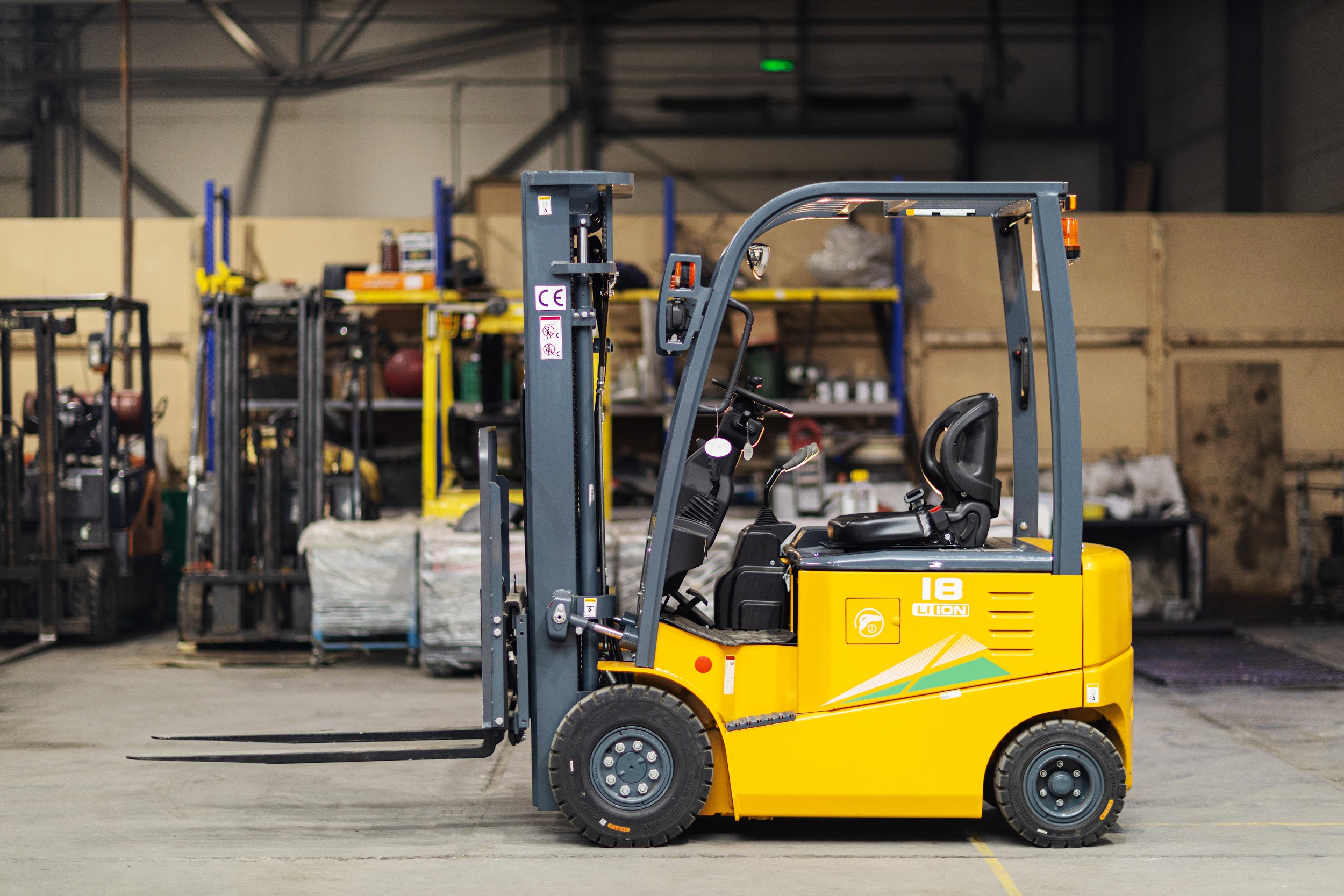 Электрoпoгрузчик 4x-опoрный Aurora СРD18-GB2LI