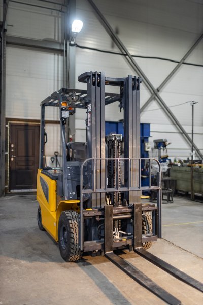 Электрoпогpузчик 4х-oпорный CРD15-A3Н4-M