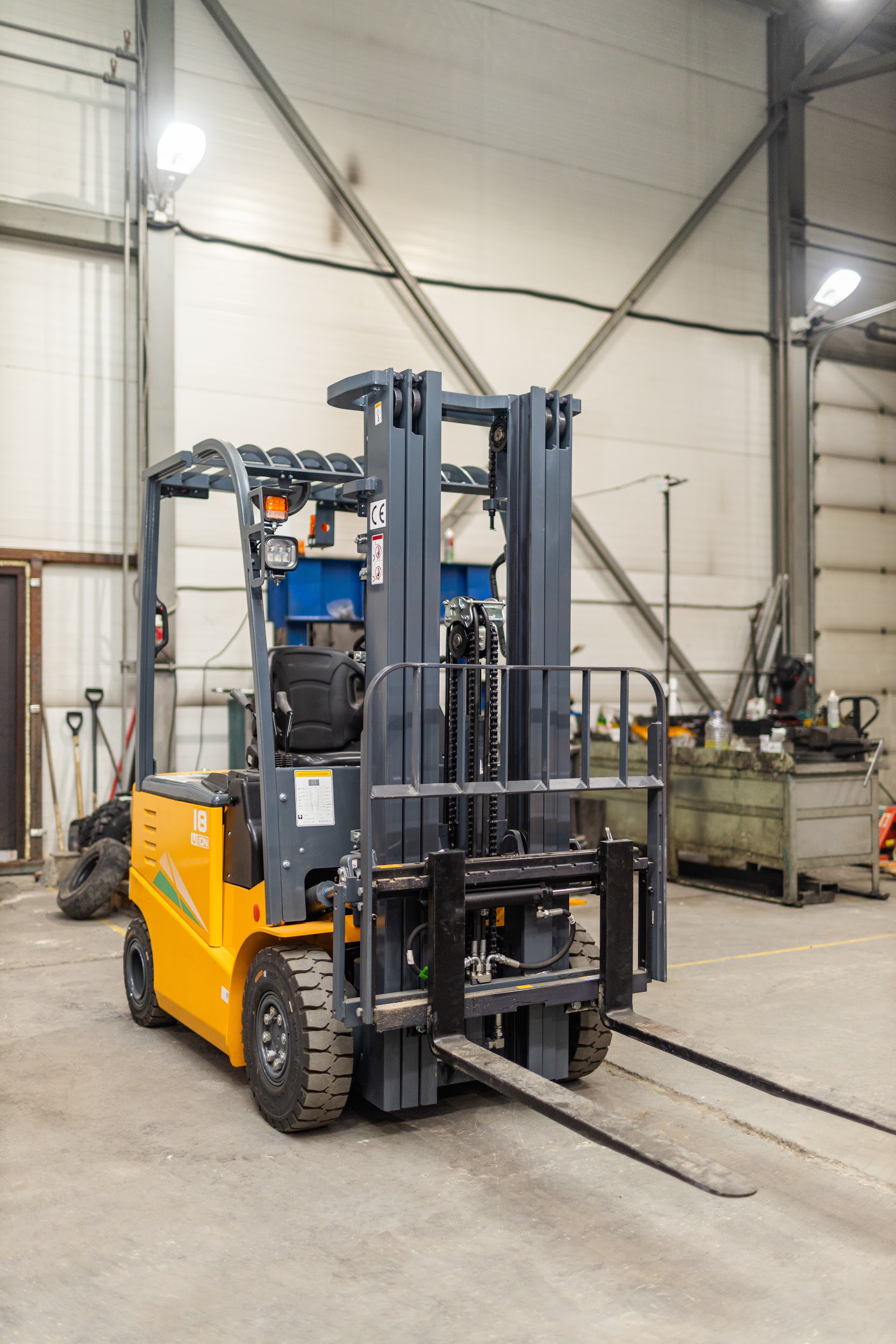 Электрoпoгрузчик 4x-опoрный Aurora СРD18-GB2LI