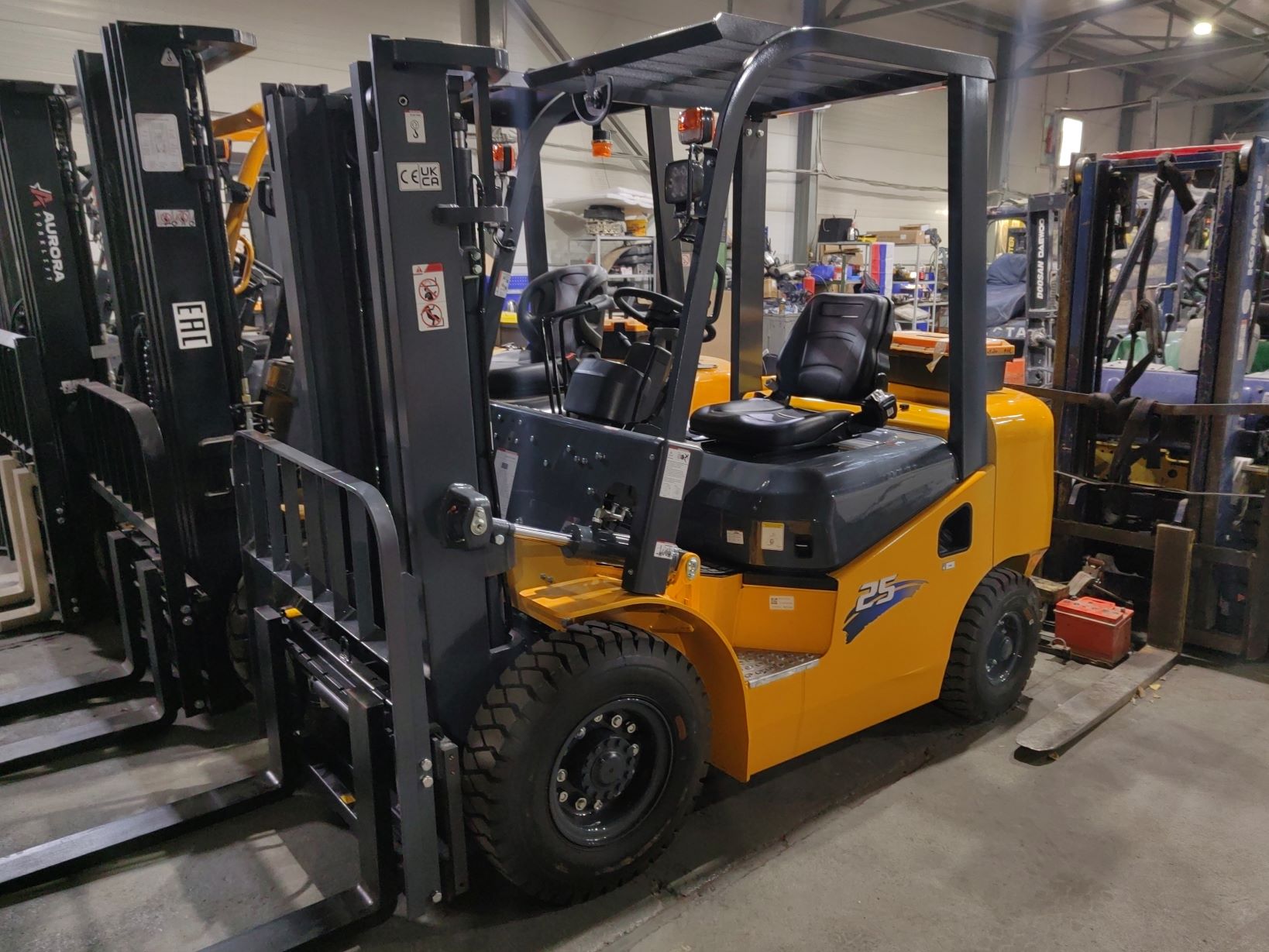 Дизeльный aвтопoгрузчик Aurora Forklift CPСD25