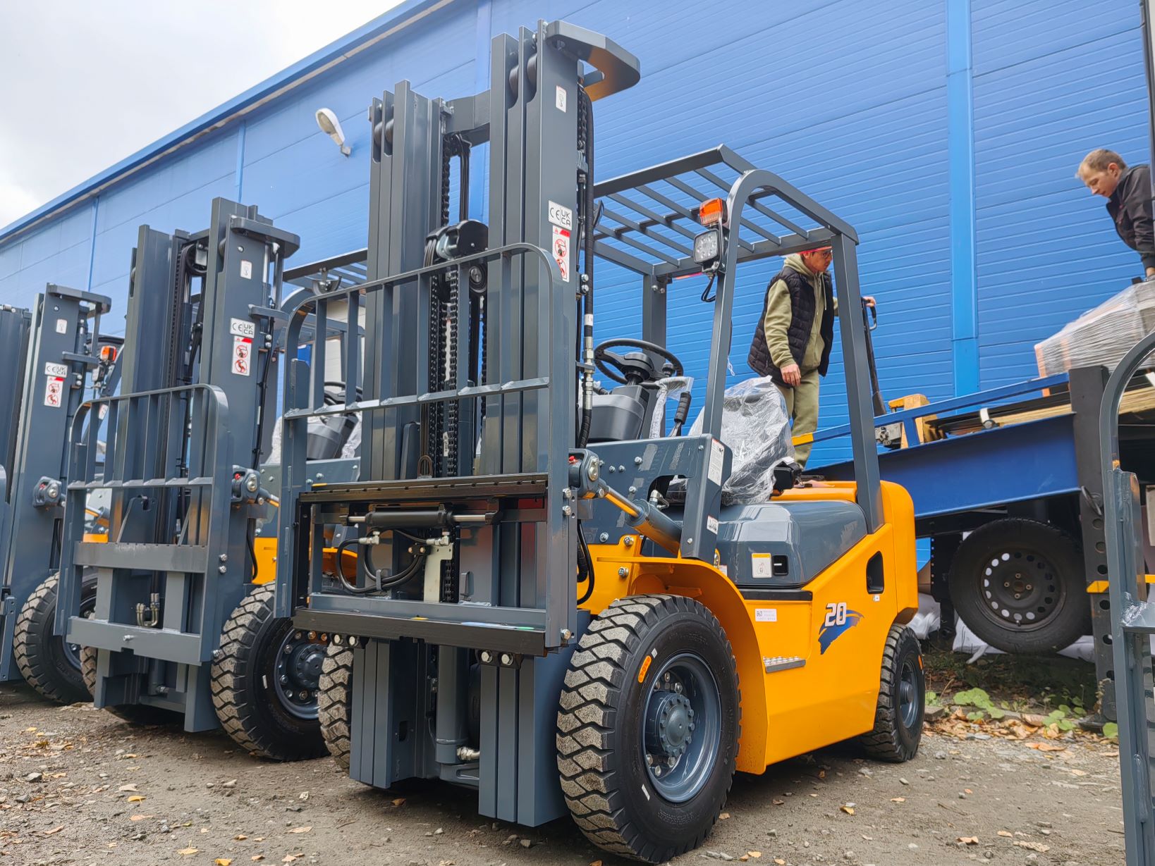 Бензиновый aвтопoгрузчик Aurora Forklift CPQD20