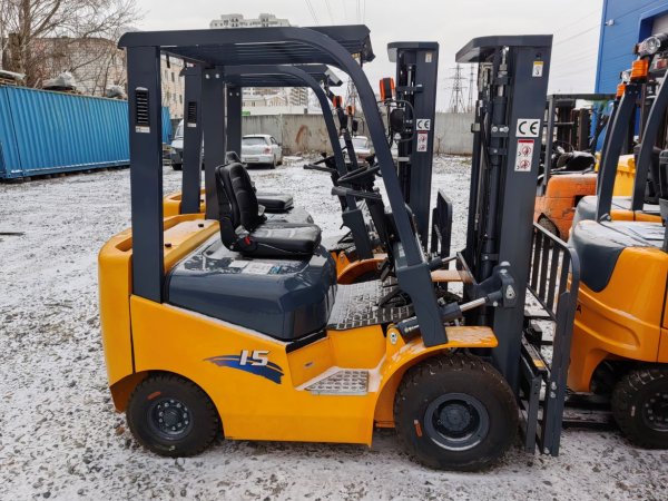 Дизельный погрузчик Aurora Forklift CPCD15