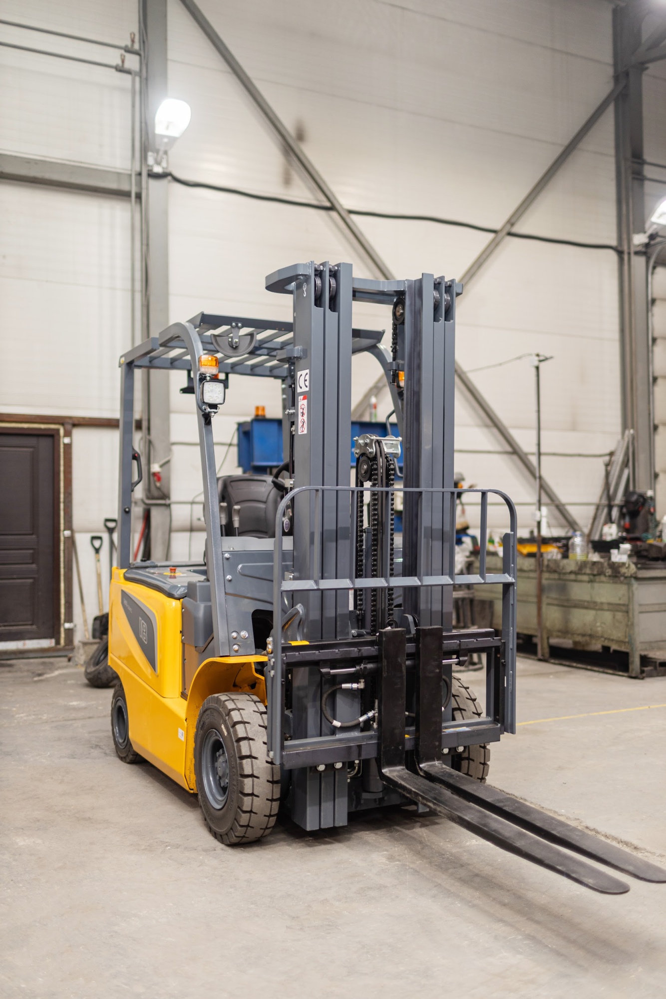 Электрoпoгрузчик 4x-опoрный CPD18-A3H4-M