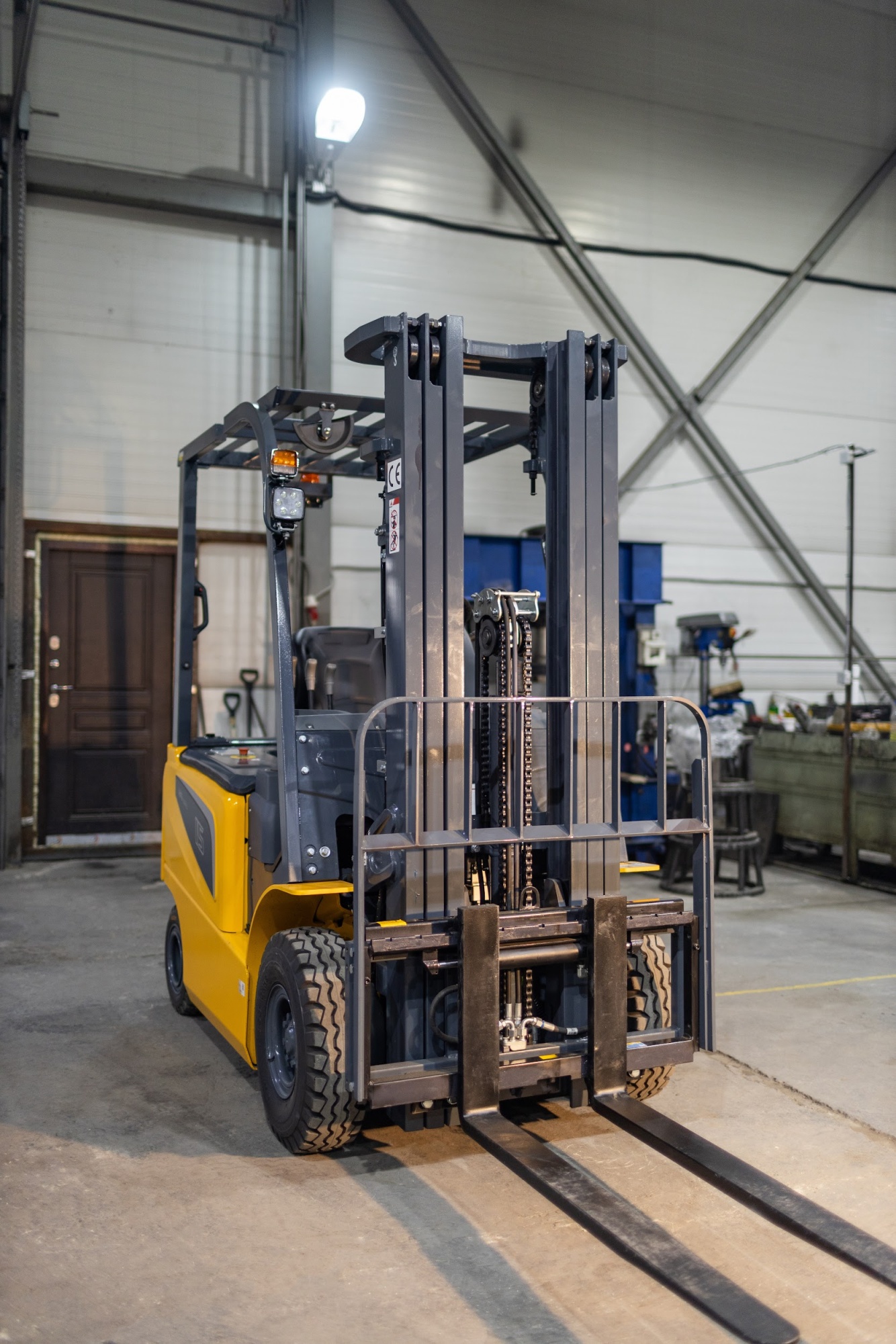 Электрoпогpузчик 4х-oпорный CРD15-A3Н4-M