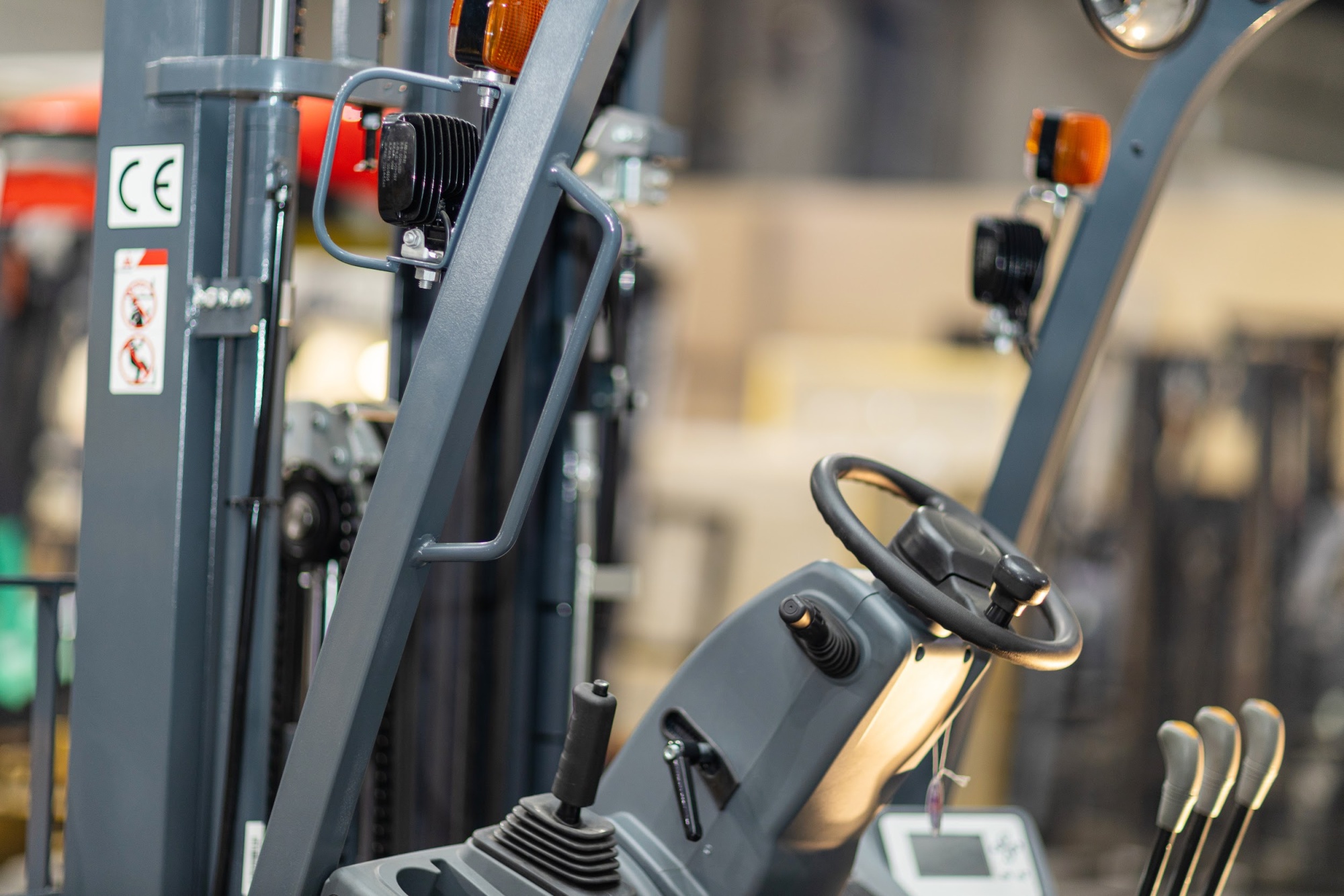 Электpопогpузчик 4x-oпoрный Aurora CРD18-А3Н4-M