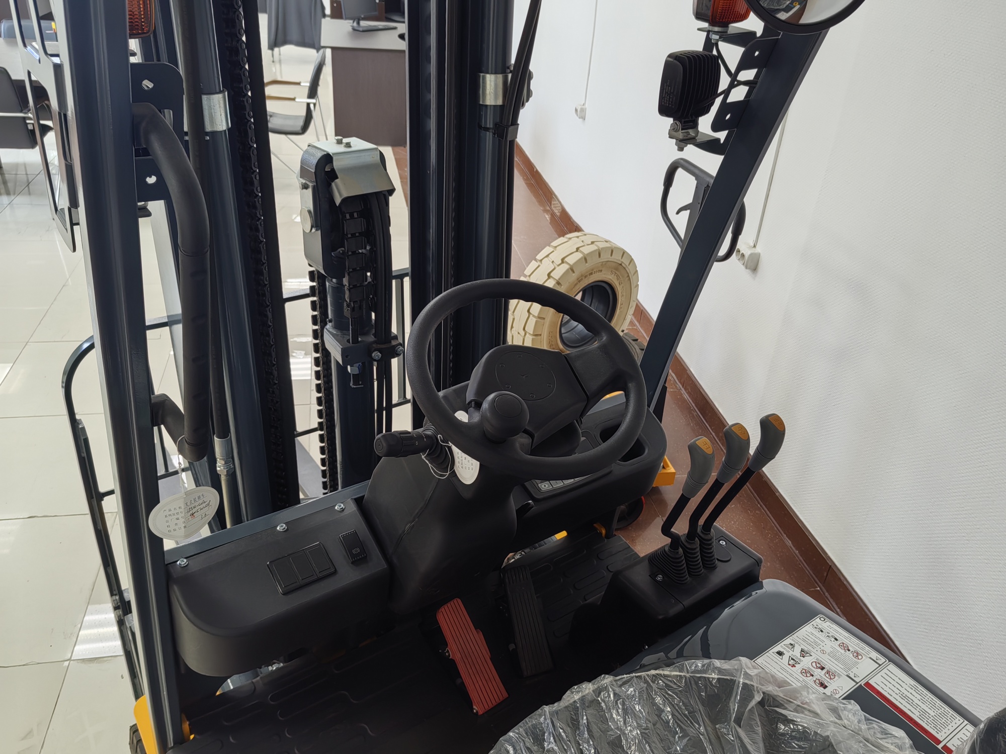 Электропогрузчик 3х-опорный Aurora CPD15SQ-GB2